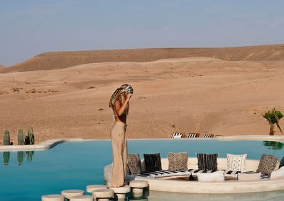 Camp dans le désert d'agafay près de Marrakech